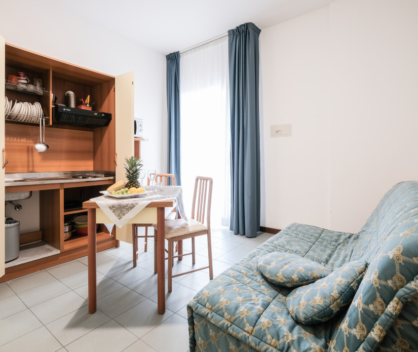 media.Bilocale_zona.giorno.aperta2_DSCF0438 (1)